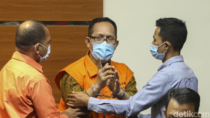 Hakim Pengadilan Negeri (PN) Surabaya, Jawa Timur (Jatim) Itong Isnaeni Hidayat membantah omongan pimpinan KPK saat menggelar konferensi pers di Gedung Merah Putih, Jakarta, Kamis (20/1/2022) malam.