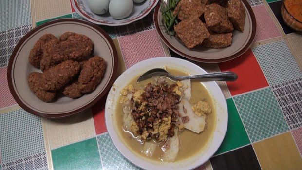 Orem-Orem Jumbo Pak Mahmudi Kuliner Khas Malang Orem-Orem Jumbo Pak Mahmudi Kuliner Khas Malang