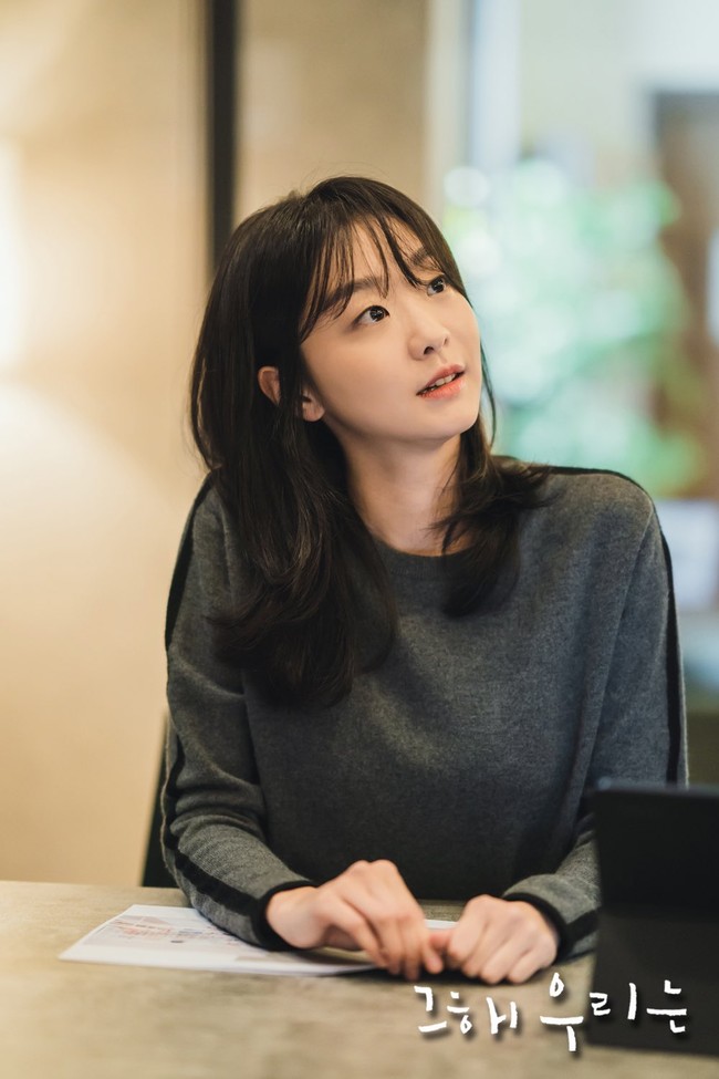 Drama Korea Our Beloved Summer tengah menjadi perbincangan hangat. Tak sedikit yang pangling dengan penampilan Kim Da Mi, karena terlihat lebih feminim setelah membintangi drama Korea Itaewon Class. Foto: dok. SBS