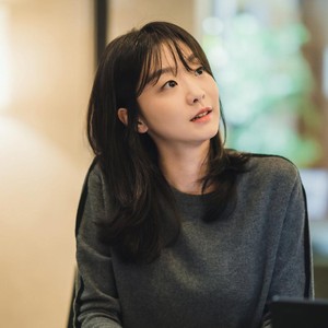 8 Potret Kim Da Mi, Kekasih Choi Woo Shik di Drakor Our Beloved Summer