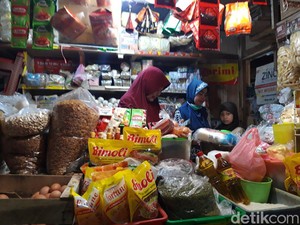 Bakul Pasar Boyolali Sambat Tak Bisa Jual Minyak Goreng Rp 14 Ribu: Pusing!