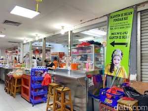 Penjualnya Cetar, Kantin Ie Suan Jual Jajanan Pontianak Enak di ITC Mangga Dua