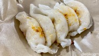 Kantin Ie Suan juga menyediakan choipan. Adonannya yang lembut kenyal diisi dengan irisan bengkuang renyah dan nikmat.