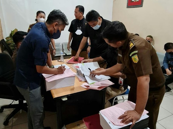 Polisi Medan melimpahkan dua tersangka korupsi HT ke jaksa