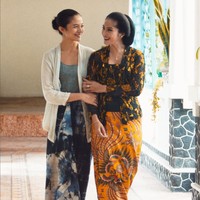 Penampilannya berkebaya pun kerap dipuji ayu oleh netizen. Foto: Instagram/@putrimarino