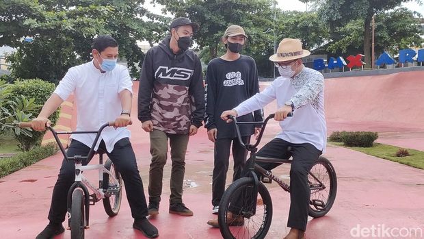 ridwan kamil di taman brantas kediri