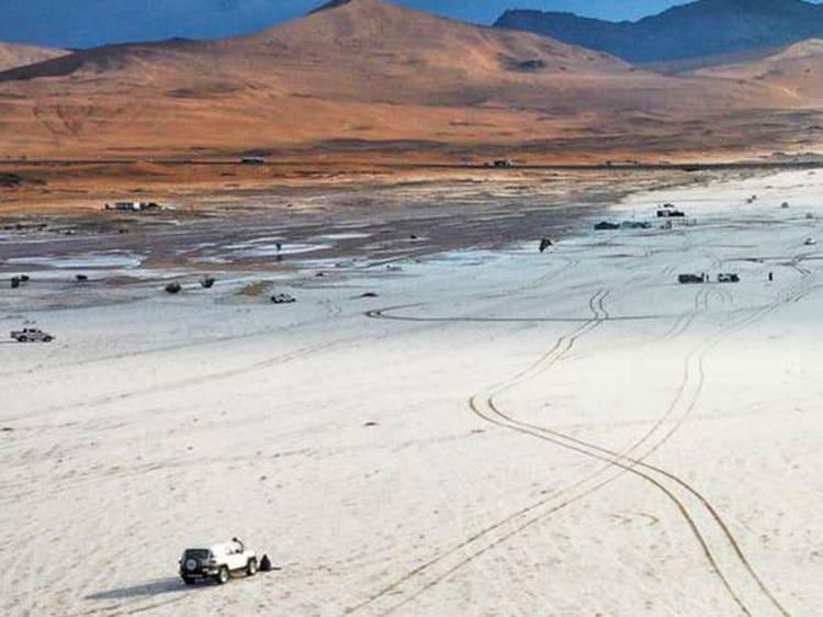 Rupa Salju Langka Selimuti Tanah Arab