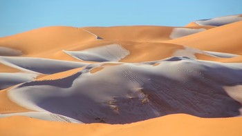 Ini hujan salju yang kelima kalinya yang terjadi dalam 42 tahun terakhir. Kota tersebut sebelumnya mengalami peristiwa serupa pada 1979, 2016, 2018 dan 2021. Foto: Karim Bouchetta via Daily Mail