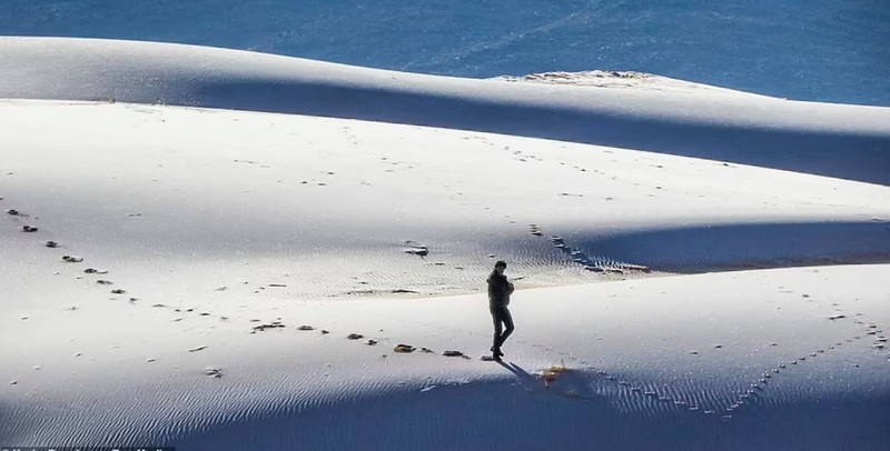 Salju di Gurun Sahara