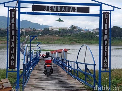 Jembatan Batujajar Cihampelas atau Jembalas, di Kabupaten Bandung Barat (KBB) yang sempat ditutup setelah mengalami insiden patah kini sudah dibuka lagi.