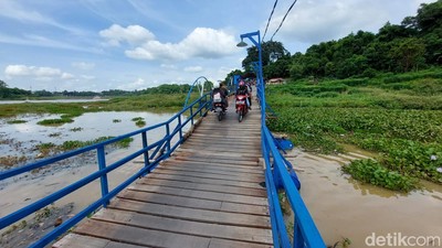 Sempat Patah, Jembatan Cihampelas Kembali Dibuka