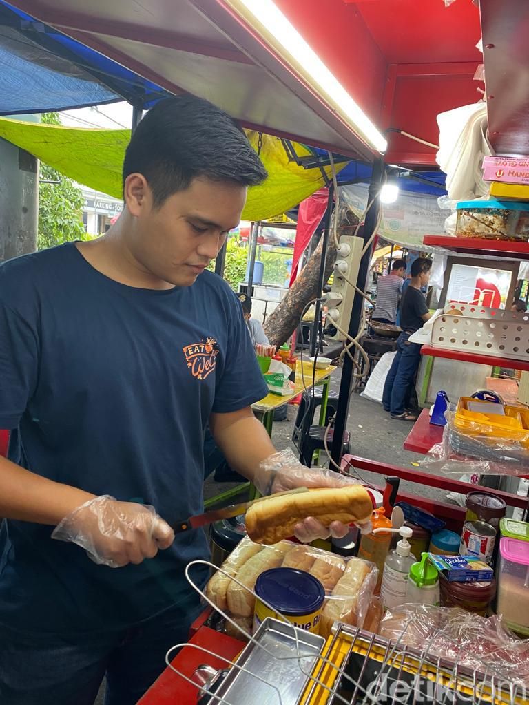 Surga Kuliner Kaki 5 di Belakang GI, Seblak hingga Nasi Bebek