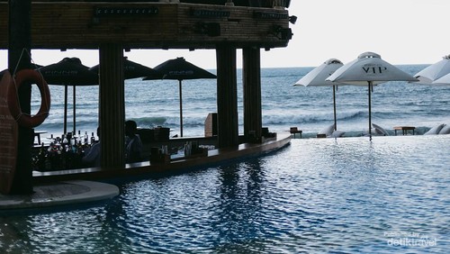 Tempat DJ memainkan musik