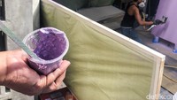 Pesanan furniture custom makin banyak diminati karena disesuaikan dengan ukuran ruangan dan cita rasa interior si pemilik rumah.