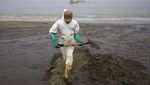 Tumpahan Minyak di Pantai Peru Terus Dibersihkan