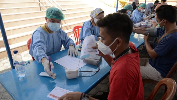 Upaya Dukung Vaksinasi Booster dan Vaksin Anak Mengawali tahun 2022, program vaksinasi COVID-19 yang hadir di Indonesia terus diupayakan pemerintah dengan target seluruh masyarakat Indonesia segera tervaksinasi.