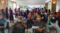 Sentra vaksinasi BCA Jakarta Timur diselenggarakan di Gedung Wira Purusa LVRI Duren Sawit. Lokasi ini dipilih karena mudah diakses sehingga mempermudah distribusi vaksin ke masyarakat. Dalam program ini ditargetkan ada 5.000 peserta yang mendapatkan vaksinasi. Masyarakat yang ingin mengikuti program vaksinasi ini dapat mendaftarkan diri melalui aplikasi JAKI atau dapat langsung mengunjungi sentra vaksinasi.