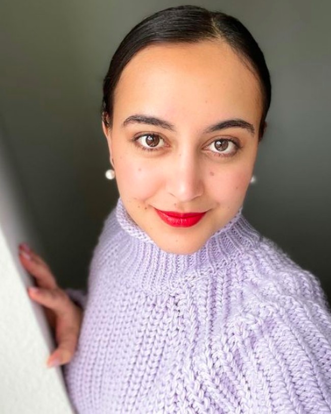 Dalam pengakuan kontroversi lainnya adalah Yasmeena mengaku bahwa kini sudah tidak lagi menjadi muslim. Foto: dok. Instagram/@yasmeena.eu