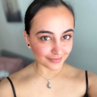 Yasmeena menjelaskan alasan Taliban takut memberikan pendidikan kepada perempuan. “Semua aturan hanya untuk keuntungan dan kesenangan pria.  Jika Anda sedang menstruasi, Anda dianggap tidak suci, kotor. Tanpa wanita tidak akan ada ras manusia tetapi mereka memiliki masalah dengan seksualitas wanita karena mereka takut kehilangan kendali, ungkap Yasmeena.Foto: dok. Instagram/@yasmeena.eu