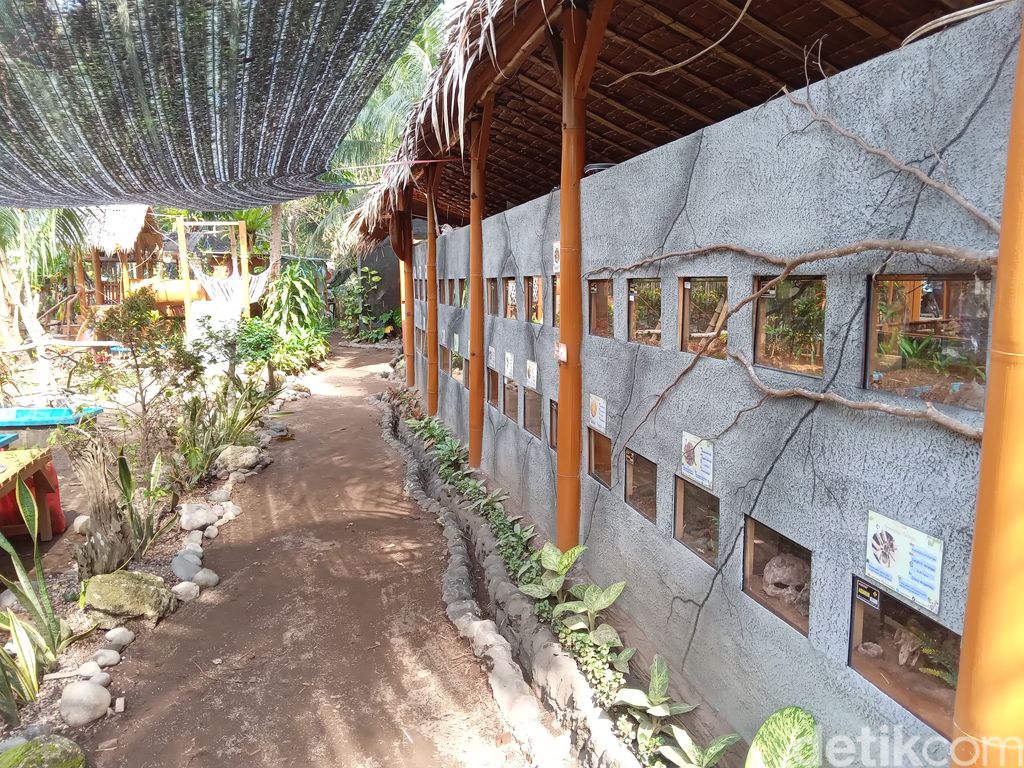 Zeround Park, Kebun Binatang Reptil Pertama di Pangandaran