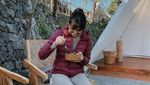 Momen Kulineran Seru Amanda Rawles Pemeran Dear Nathan: Thank You Salma