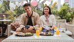 Momen Kulineran Seru Amanda Rawles Pemeran Dear Nathan: Thank You Salma