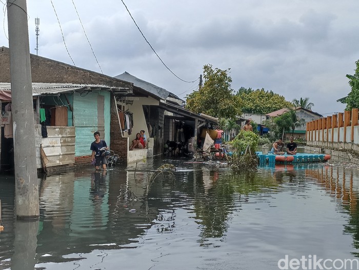 Banjir di Tegal Alur, Jakbar Sudah 5 hari, banjir di Tegal Alur Jakbar belum kunjung surut