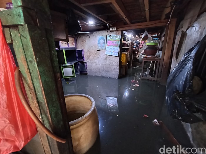 Sudah 5 hari, banjir di Tegal Alur Jakbar belum kunjung surut