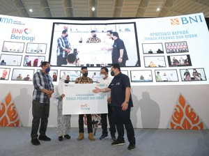 BNI Berbagi, Salurkan Bantuan untuk Ratusan Perawat dan Bidan