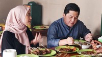 Selain Erick, warung sate ini memang terkenal pernah dikunjungi oleh orang nomor satu di Indonesia yaitu Presiden Joko Widodo.