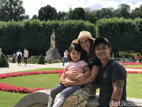 Foto Hidayat Sinar Rahmat dan Kristina Wlasow.