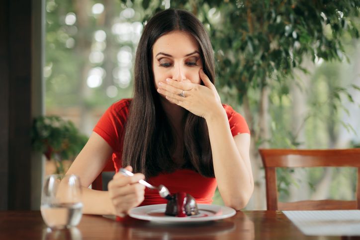 Kenapa bisa terjadi sendawa saat makan?