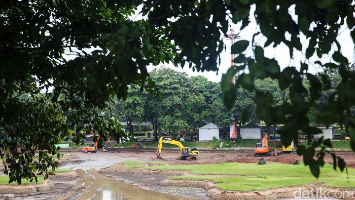Taman Mini Indonesia Indah sedang dalam proses revitalisasi. Beberapa wahana yang direvitalisasi adalah adalah Museum Telekomunikasi dan Snowbay Waterpark.