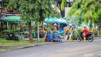 Saat ini sejumlah pekerja tampak sibuk melakukan pengukuran.Direktur Utama Taman Wisata Candi Borobudur, Prambanan, dan Ratu Boko (TWC) Edy Setijono mengatakan TMII akan dipercantik dengan penataan khusus. Penataan dilakukan untuk menyongsong event G20.