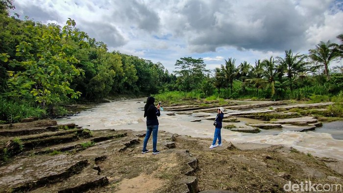 Kondisi wisata alam Watu Lempeng di Kulon Progo, DIY. Kondisi wisata alam Watu Lempeng di Kulon Progo, DIY.