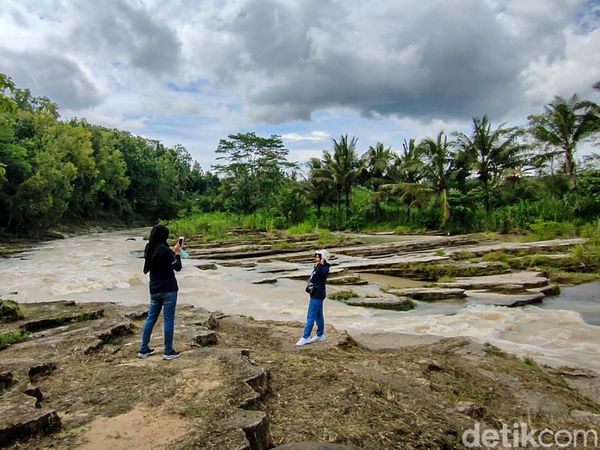 Watu Lempeng Kulon Progo, Wisata Alam yang Ngehits Gegara Goweser