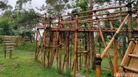 Tempat ini cocok jadi arena untuk menghabiskan waktu liburan bareng banyak teman jika melancong ke Garut.