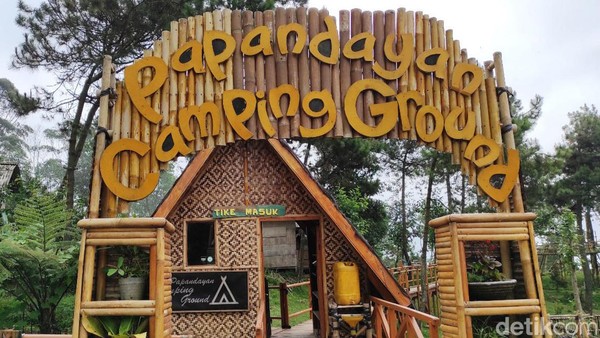 Papandayan Camping Ground berada di kaki Gunung Papandayan, yang terletak di Kecamatan Cisurupan, Kabupaten Garut.