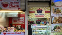 Di lantai inilah terdapat pusat kuliner. Kamu bisa menemukan aneka makanan ringan hingga makanan utama yang mengenyangkan. 