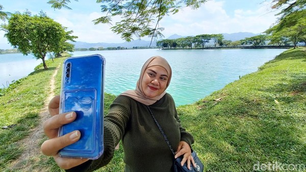 Mayoritas pengunjung datang untuk foto-foto di kawasan Instalasi Pengolahan Air Limbah (IPAL) PDAM Tirtawening. Mayoritas pengunjung datang untuk foto-foto di kawasan Instalasi Pengolahan Air Limbah (IPAL) PDAM Tirtawening.