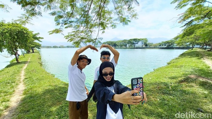 Salah satu tempat IPAL PDAM Tirtawening di Bojongsoang kini ramai dikunjungi. Tidak jarang masyarakat datang hanya untuk menikmati udara dan foto-foto.