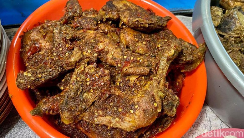 Murah Enak! Nasi Bebek dan Roti Penyet Ini Jadi Incaran di Belakang GI Murah Enak! Nasi Bebek dan Roti Penyet Ini Jadi Incaran di Belakang GI