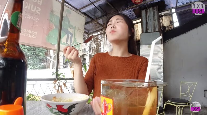 Orang Korea Coba Bubur Ayam Indonesia Sampai Ketagihan