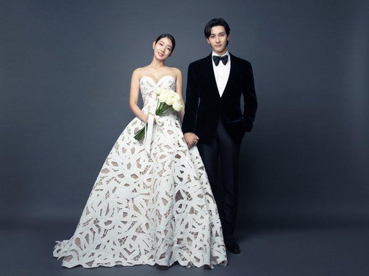 Park Shin Hye dan Choi Tae Joon Tampil Serasi di Hari Pernikahan