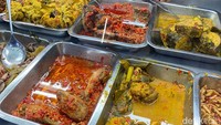 Mengenai menunya, Payangka 77 Ambas menghadirkan menu Manado autentik. Pilihannya ada cakalang fufu, bebek bumbu serai, telur ikan tuna, ikan tude, ayam rica, hingga tuna woku.