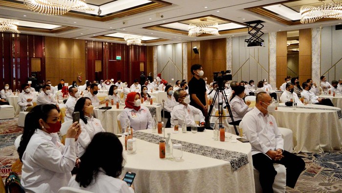 Perhumas PERHUMAS menegaskan perlunya kebersamaan dan kolaborasi multi-stakeholder untuk menjawab tantangan globalisasi. PERHUMAS juga harus menjadi barometer humas Indonesia. Hal tersebut disampaikan dalam acara pelantikan pengurus BPP 2021-2024 pada Sabtu (22/1). Sebanyak 86 Badan Pengurus Pusat PERHUMAS periode 2021-2024 dilantik oleh Ketua Umum PERHUMAS Boy Kelana Soebroto di Jakarta pada Sabtu, 22 Januari 2022. BPP PERHUMAS ini terdiri dari praktisi humas, instansi pemerintah, akademisi, peneliti dan juga PERHUMAS Muda