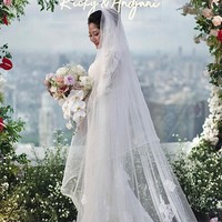 Cica dan Ricky Subagja menikah di sebuah gedung dengan pemandangan outdoor yang indah. Hari pernikahan wanita yang punya usaha florist tersebut juga dimeriahkan rangkaian bunga cantik. Foto: Instagram @cicaandjani