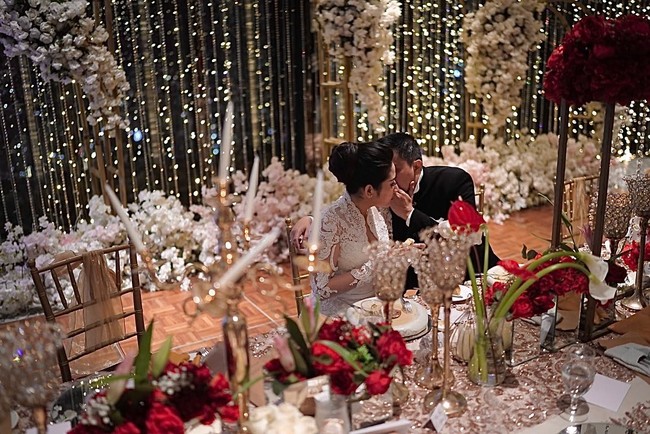 Begini potret kemesraan mereka saat acara resepsi yang digelar mewah. Foto: Instagram @cicaandjani