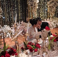 Begini potret kemesraan mereka saat acara resepsi yang digelar mewah. Foto: Instagram @cicaandjani