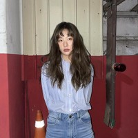Seulgi dikenal karismatik saat berada di atas panggung. Pemilik mata monolid itu mengaku lebih senang dipuji “keren atau ganteng” ketimbang “cantik” oleh fans. Foto: dok. Instagram hi_sseulgi